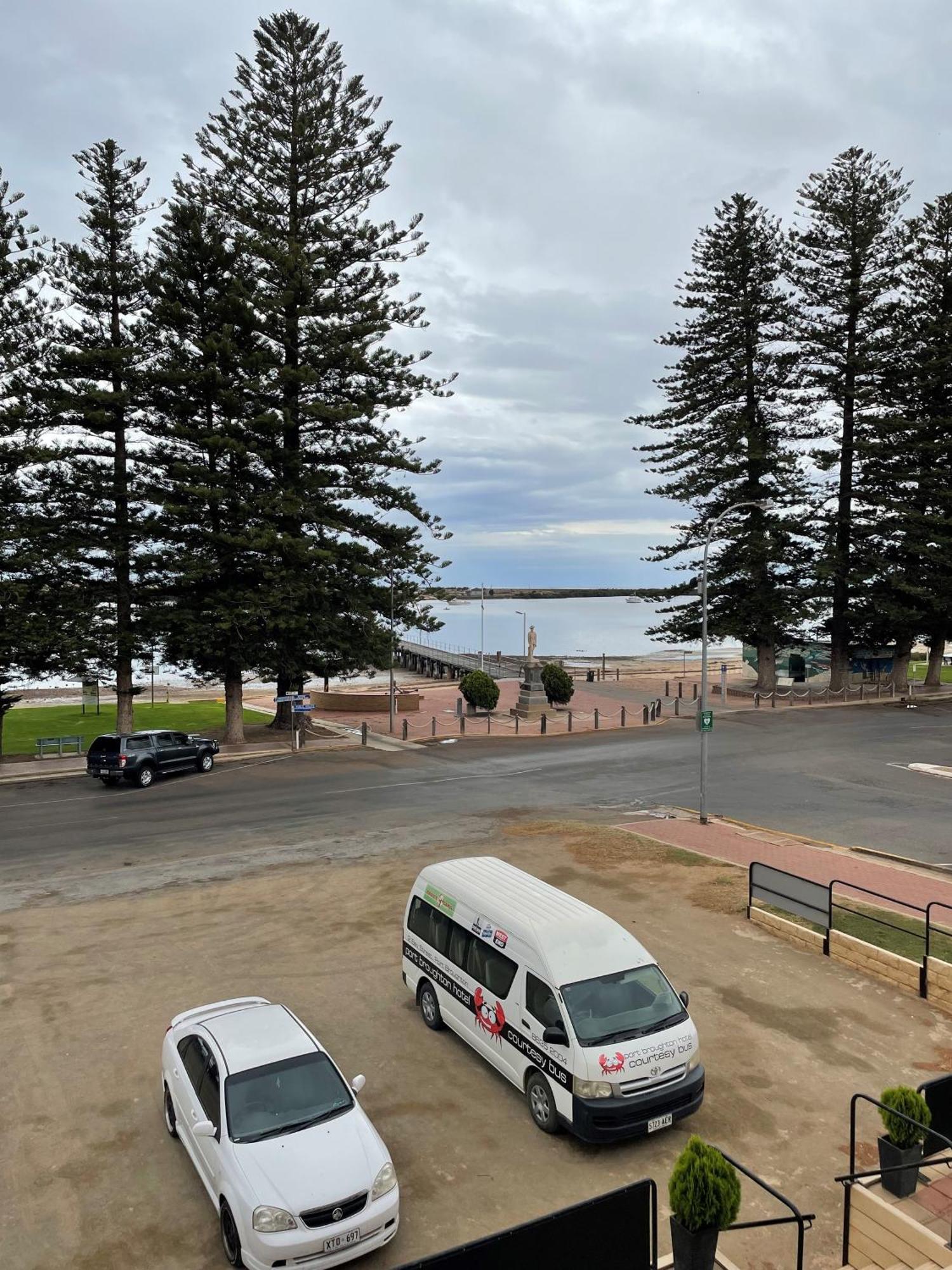 Port Broughton Hotel エクステリア 写真